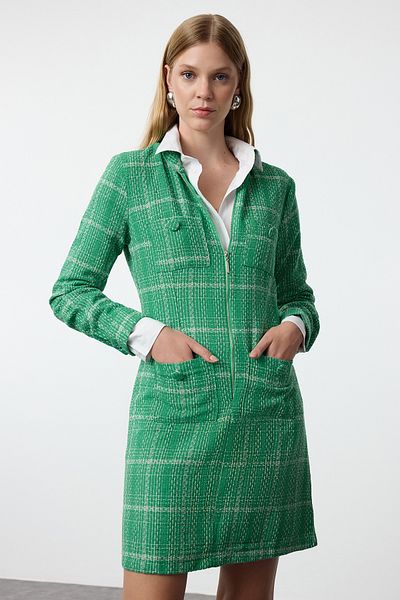 Trendyol Collection Grünes, gewebtes Tweed-Kleid – kariert, mit Reißverschluss und Taschendetail TWOAW23EL00478