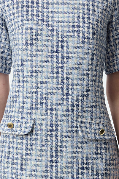 Trendyol Collection Τουίντ υφασμένο μπλε φόρεμα - Λεπτομέρεια με ίσιο κόψιμο και κουμπιά Twoaw25el00158