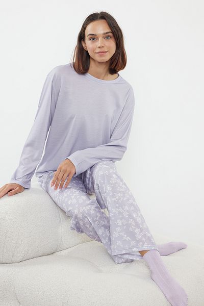 Trendyol Collection Fliederfarbenes Pyjama-Set aus 100 % Baumwolle mit Blumenmuster THMAW25PT00187