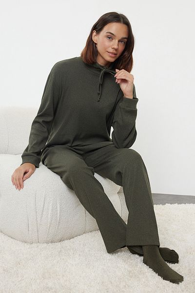 Trendyol Collection Khaki kravata Detailní stojánek límec žebrovaný pletený pyžamový set Thmaw25Pt00021