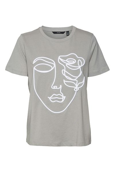 Veromoda Curve Griffin T-Shirt - Modell für Damen und Mädchen