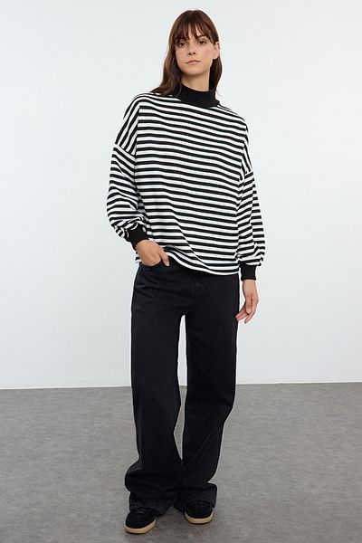 Trendyol Collection Halber Rollkragenpullover – Fleece-dickes, innen schwarz gestreiftes Oversize-Sweatshirt TWOAW25SW00168
