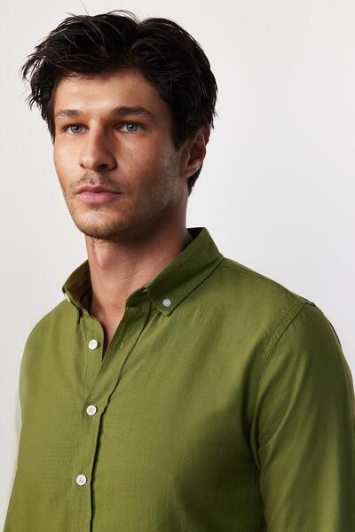 Tudors Khaki színű férfi ing - vékony szabású, hosszú ujjú, 100% pamut, len textúra, gombos gallér