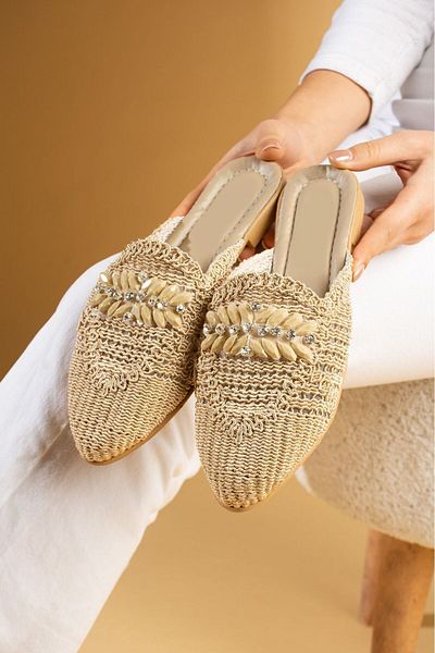 topukludünyası Women's Closed Front Lace and Straw Colored Stone Slippers