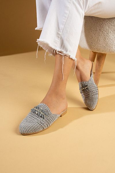 topukludünyası Women's Closed Front Lace and Straw Colored Stone Slippers