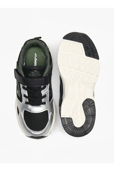 Oaklan by Shoexpress Panelled Sneakers with Hook and Loop Closure