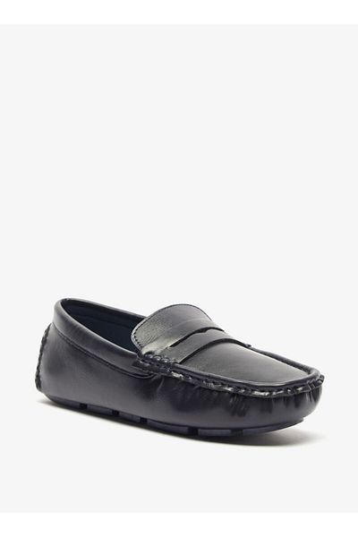 Shoexpress Solid Slip-On Moccasins with Cutout Detail