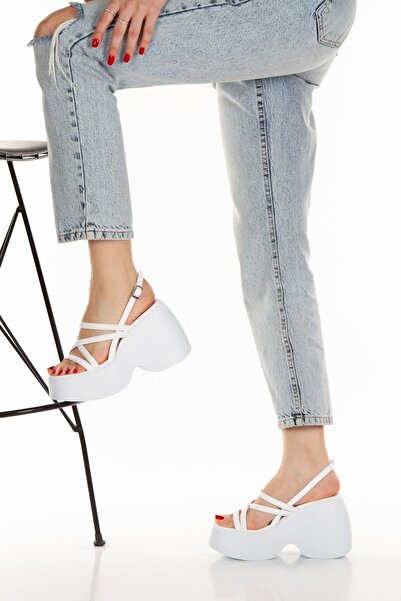 Limeo Білі літні жіночі сандалі з високою підошвою, боковими застібками, чотирма тоненькими ремінцями та відкритим носком.