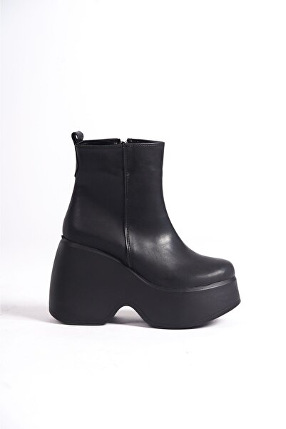 Limeo Siyah Deri Görünümlü Cilt Yandan Fermuarlı Yüksek Dolgu Topuklu Mevsimlik Kadın Kısa Bot Bootie