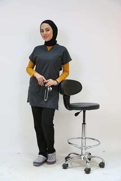 Limitless Uniforma de asistentă hijab afumată gri antracit - Tunica oversize, top unic, fusta de 85 cm