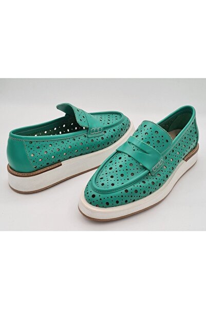 a ayak&kabım official حذاء كاجوال نسائي من الجلد الأخضر بدون كعب