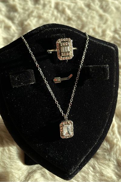 Vipfoni Baguette Jewelled Necklace and Ring Set