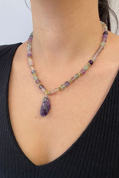 Suerte Accessories فلوريت جمشت حجر طبيعي - تصميم خاص، إكسسوار ذهبي، قلادة نسائية مصنوعة يدويًا