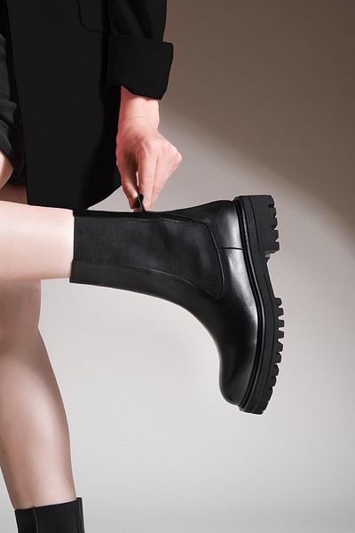 Marjin Dámské boty na denní nošení z pravé kůže Vroubkovaná Silná podešev Elastická boční páska Konra Černá