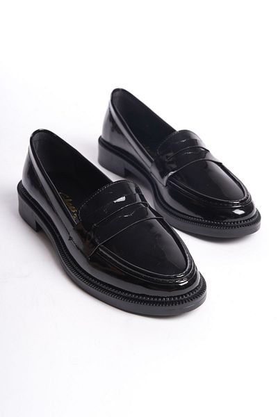Shoesers Изчистен и стилен дамски мокасин - лачена кожа Stradi Banded