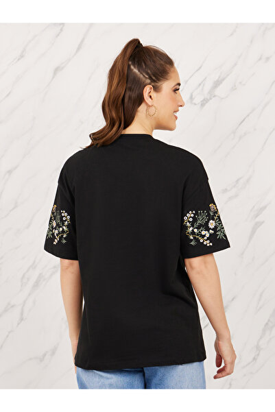 Styli تي شيرت طويل مطرز كبير الحجم