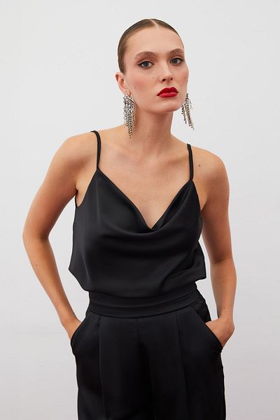 Sateen Bluză din satin cu guler degajat - neagră