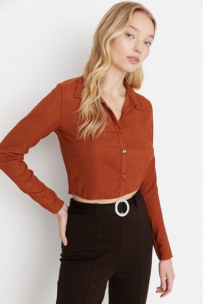 Trendyol Collection Kopertowa koszulka polo z kafelkami i teksturowaną krótką dzianinową bluzką TWOAW22BZ0241