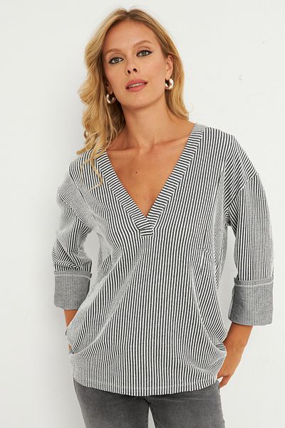 Cool & Sexy Gray Striped Women's Sweatshirt - Pocketed, Tf01 Model