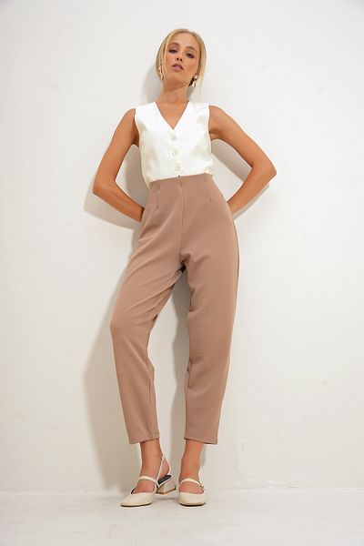 Trend Alaçatı Stili Dunkelbeige Krepphose mit hoher Taille und Abnähern - ALC-X12561