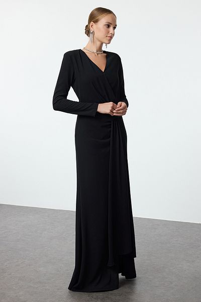 Trendyol Collection Μαύρο διπλό λαιμόκοψη κρεπ υφαντό μακρύ κομψό βραδινό φόρεμα TPRAW25AE00002