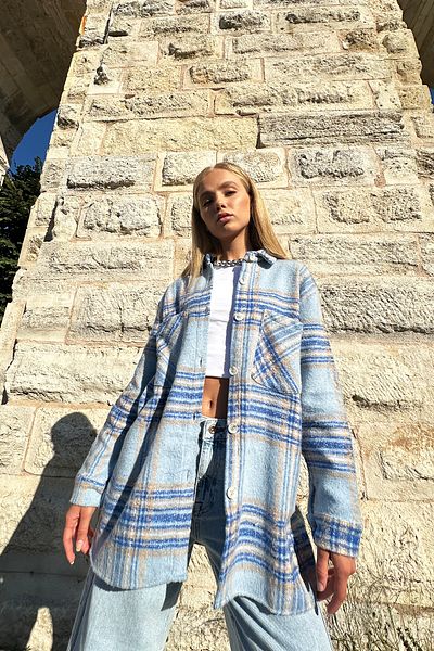 Trend Alaçatı Stili Modro-béžová kostkovaná vzorovaná oversize razítko bavlna dámská safari košile ALC-X10704