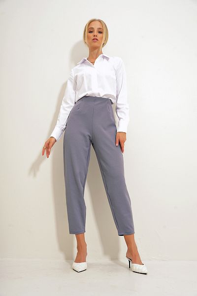 Trend Alaçatı Stili Graue Crêpe-Hose mit hoher Taille – mit Kragen und Drapierung, ALC-X12561