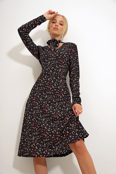 Trend Alaçatı Stili Černé dámské šaty Midi s květinovým vzorem – Alc-X12648