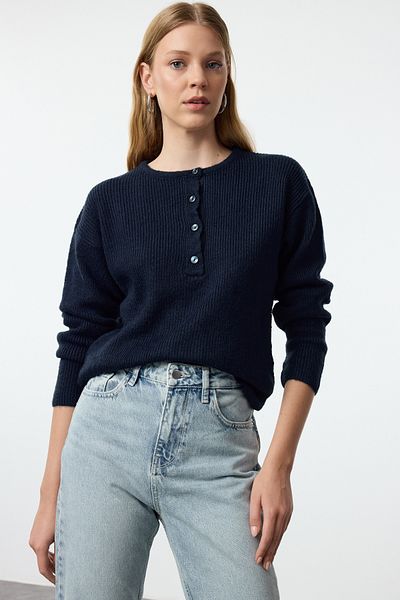 Trendyol Collection Granatowy szeroki krój - miękki w dotyku sweter z dzianiny o bardziej zrównoważonej strukturze Twoaw25Kz00309