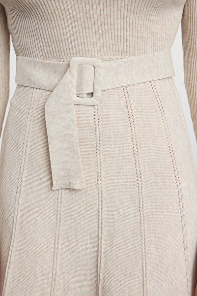 Trendyol Collection Tricotaj Rochie midi din piatră - cu centură și volan, TWOAW25EL00036