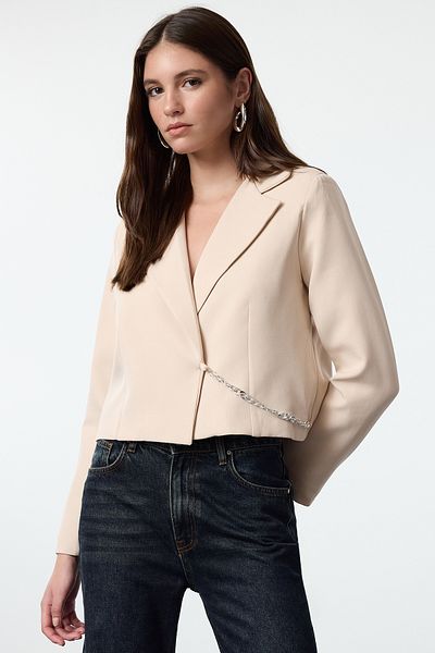Trendyol Collection Μπεζ Crop Blazer Jacket - με λεπτομέρεια αξεσουάρ αλυσίδας, TWOAW25BC00016