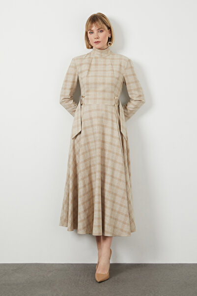 4G GIZIA Dik Yakalı Tokalı Kuşak Detaylı Midi Boy Astarlı Bej Elbise