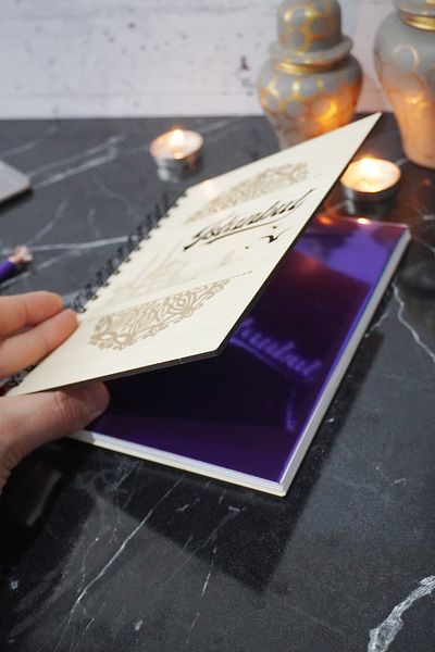 markcat Agenda și caietul școlar cu tematică Istanbul - Caiet cu copertă din lemn, cu puncte (A5 - 120 coli)