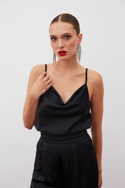Sateen Bluză din satin cu guler degajat - neagră
