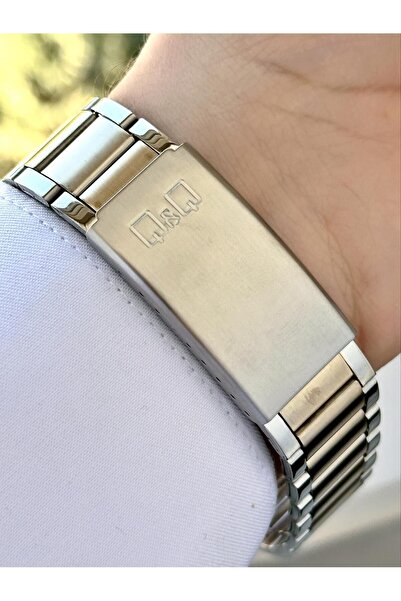 Q&Q Men's Silver Classic Numeral-Free Yellow Dial Dad Style Analog Clock