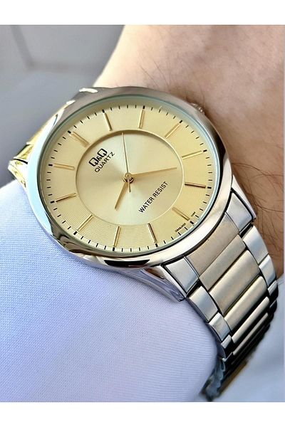 Q&Q Men's Silver Classic Numeral-Free Yellow Dial Dad Style Analog Clock