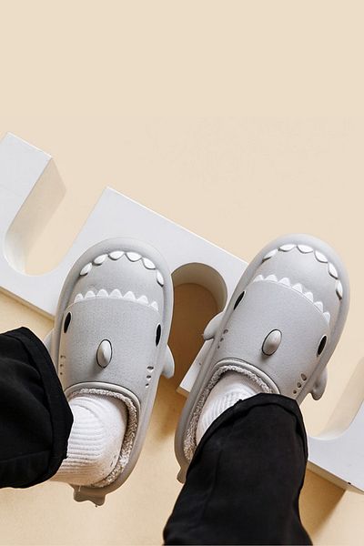Reyo Hipnotico Winter Shark Slippers Winter Shark Slides