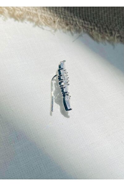 Retrobird Tekli Pirinç ve Zirkon Taşlı Küpe Kadın Beyaz