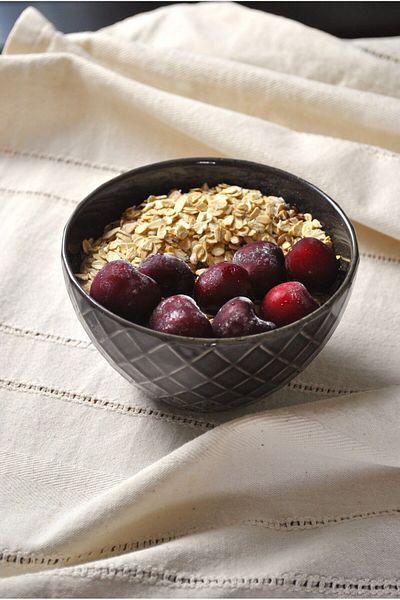 Purelegant 14cm Stoneware Fruit Salad Food Bowl - Breakfast Porridge, 1 Piece