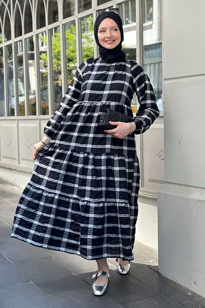 Gizce Aselya Black Dress