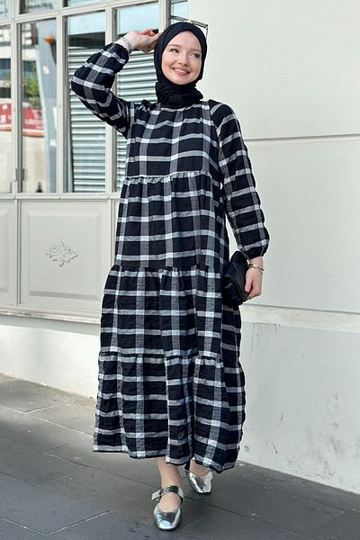 Gizce Aselya Black Dress