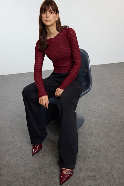 Trendyol Collection Bluză tricotată burgundă cu textura elastică - Se potrivește pe corp, detaliu din tul TWOAW25BZ00207