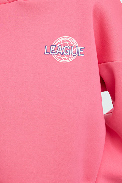 Trendyol Collection Fleecová růžová pletená mikina s kapucí - Detailní potisk TWOAW22sw0711