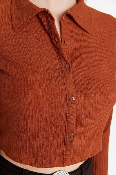 Trendyol Collection Kopertowa koszulka polo z kafelkami i teksturowaną krótką dzianinową bluzką TWOAW22BZ0241