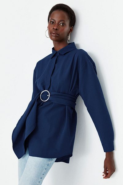 Trendyol Collection Baumwoll-Gewebtes Hemd - Dunkelmarineblau, Schnallendetail, TWOAW20GO0099