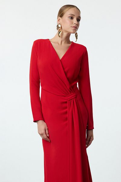 Trendyol Collection Roter zweireihiger Kragen aus gewebtem Krepp TPRAW25AE00002