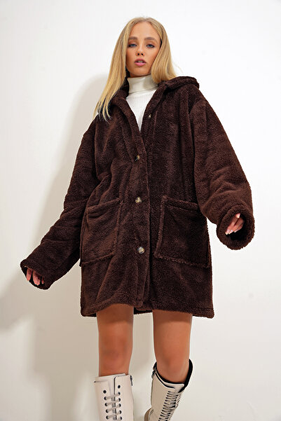 Trend Alaçatı Stili Bitter Brown Women's Oversize Plush JAcket with Double Pockets and Buttons - ALC-X11149