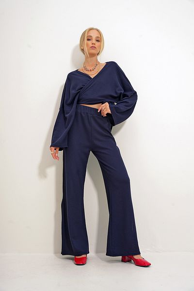 Trend Alaçatı Stili Marineblaues Set aus zweireihiger Bluse und geschlitzter Hose – ALC-X12498