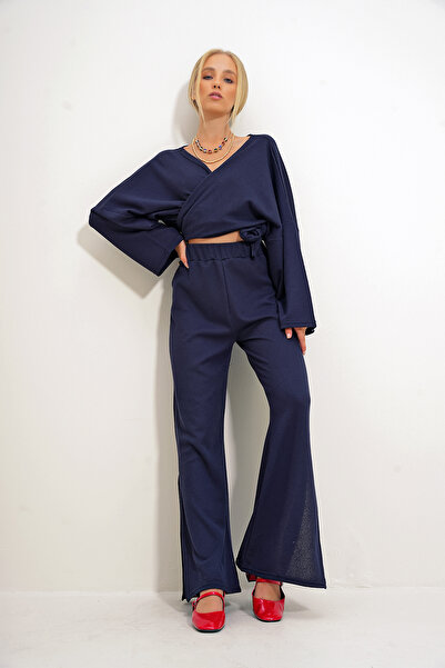 Trend Alaçatı Stili Marineblaues Set aus zweireihiger Bluse und geschlitzter Hose – ALC-X12498