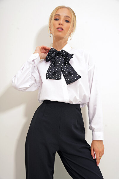 Trend Alaçatı Stili Bílá oversize tkaná košile s odnímatelnou stuhou a doplňky Alc-X12652